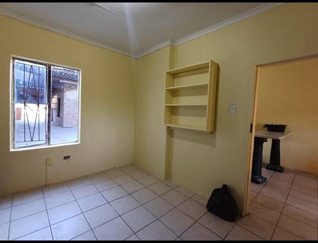 2 BEDROOM PROPERTY TO RENT IN BOOYSENS